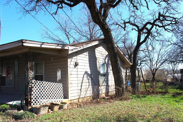 403 Mockingbird Lane, Chico, TX 76431