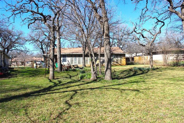 403 Mockingbird Lane, Chico, TX 76431