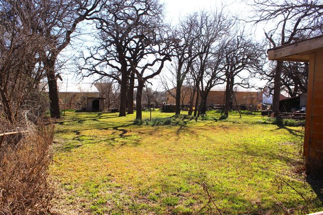 403 Mockingbird Lane, Chico, TX 76431