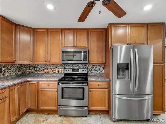 105 Lavernel Drive, Fenton, MO 63026