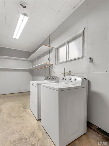 105 Lavernel Drive, Fenton, MO 63026