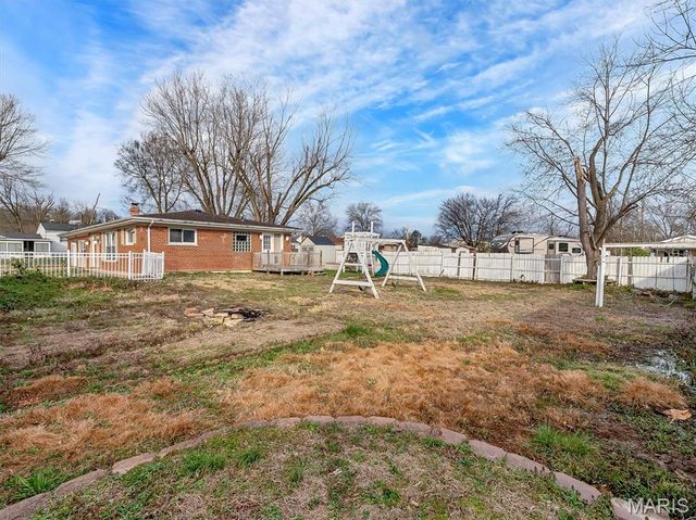 105 Lavernel Drive, Fenton, MO 63026