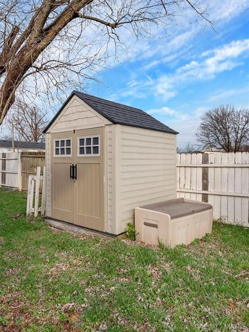 105 Lavernel Drive, Fenton, MO 63026