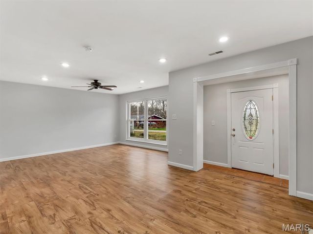 105 Lavernel Drive, Fenton, MO 63026