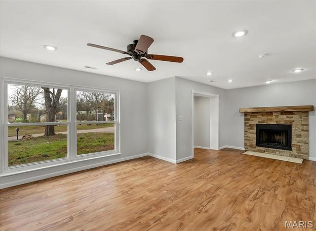 105 Lavernel Drive, Fenton, MO 63026