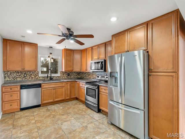 105 Lavernel Drive, Fenton, MO 63026