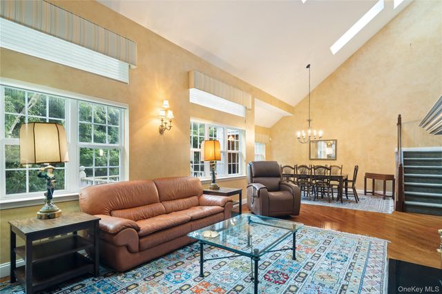 19 Winterberry Lane, Briarcliff Manor, NY 10510