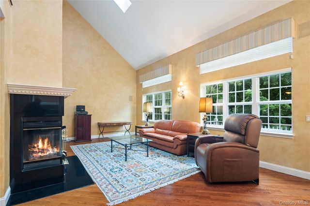 19 Winterberry Lane, Briarcliff Manor, NY 10510