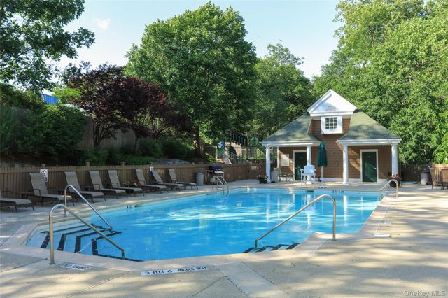 19 Winterberry Lane, Briarcliff Manor, NY 10510
