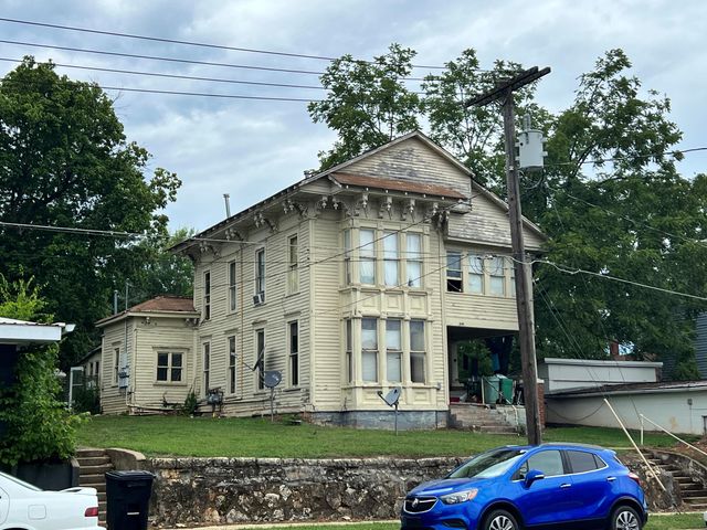 209 Aid Avenue, West Plains, MO 65775