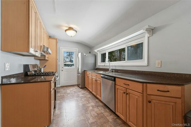 94 Locust Place, East Northport, NY 11731