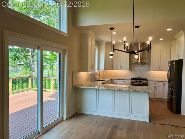 2934 W Walton Boulevard, Waterford, MI 48329