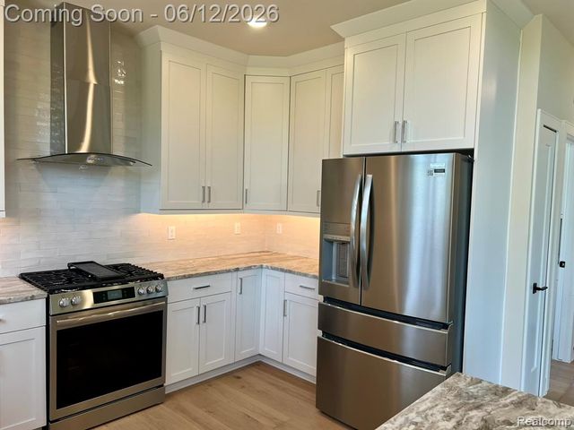 2934 W Walton Boulevard, Waterford, MI 48329