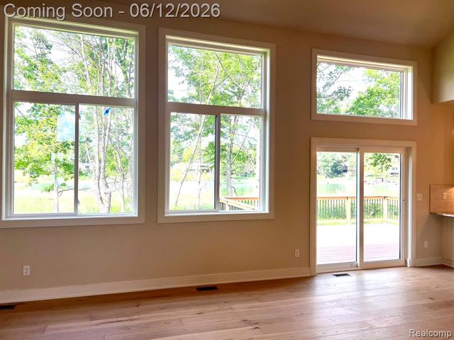 2934 W Walton Boulevard, Waterford, MI 48329