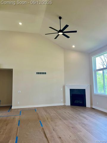 2934 W Walton Boulevard, Waterford, MI 48329
