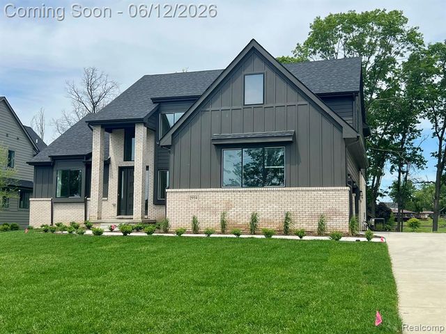 2934 W Walton Boulevard, Waterford, MI 48329