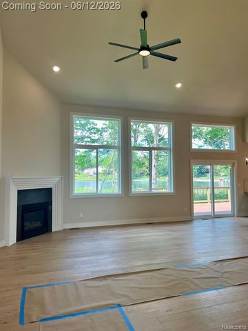 2934 W Walton Boulevard, Waterford, MI 48329