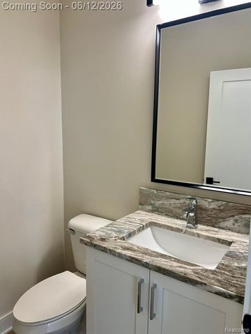 2934 W Walton Boulevard, Waterford, MI 48329