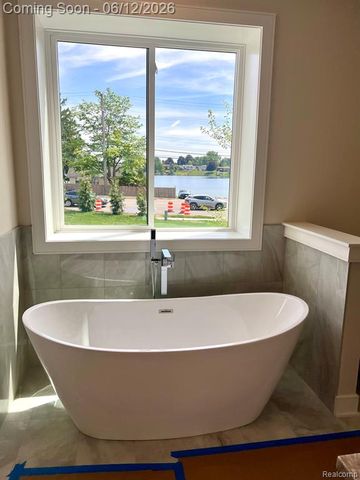 2934 W Walton Boulevard, Waterford, MI 48329