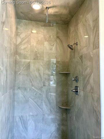 2934 W Walton Boulevard, Waterford, MI 48329