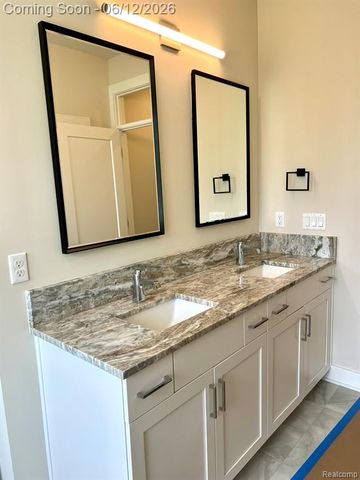 2934 W Walton Boulevard, Waterford, MI 48329