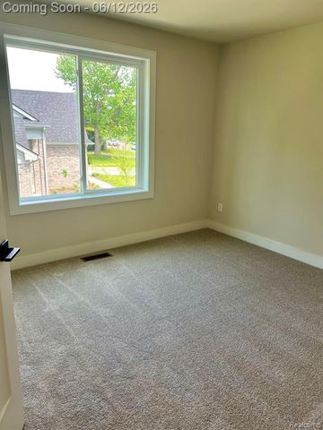2934 W Walton Boulevard, Waterford, MI 48329