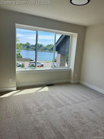 2934 W Walton Boulevard, Waterford, MI 48329