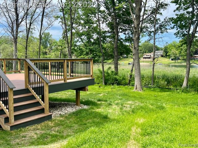2934 W Walton Boulevard, Waterford, MI 48329