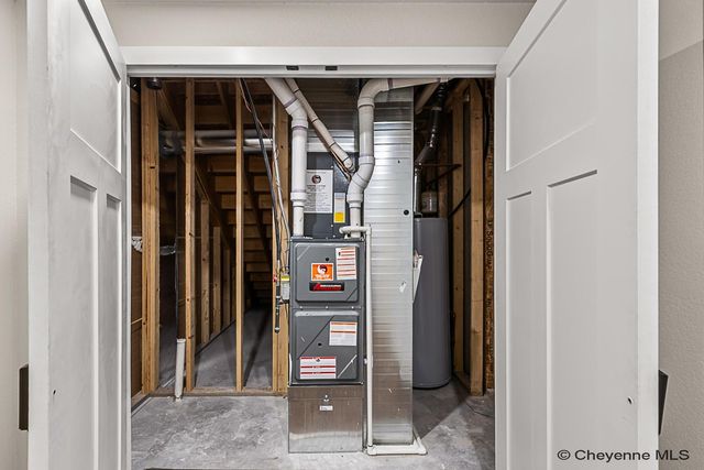 3327 THOMAS RD, Cheyenne, WY 82009