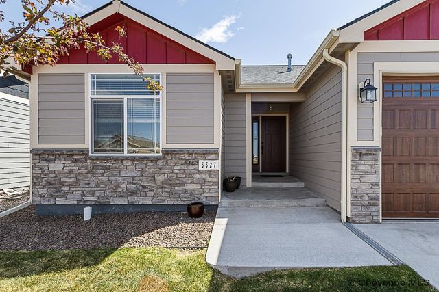 3327 THOMAS RD, Cheyenne, WY 82009
