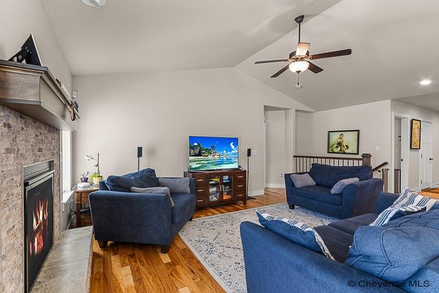 3327 THOMAS RD, Cheyenne, WY 82009