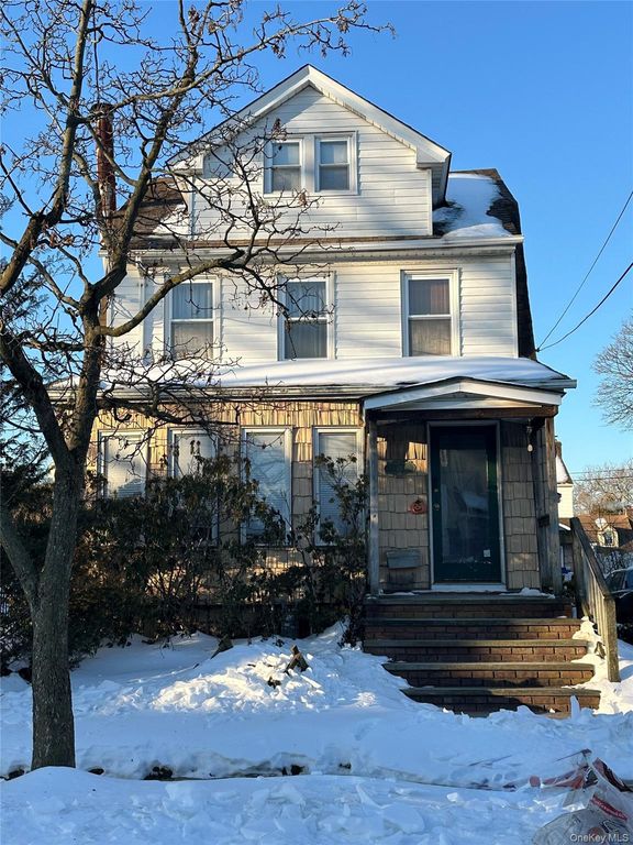 19 Everett Street, Lynbrook, NY 11563