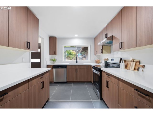 7185 Sw LESLIE St, Portland, OR 97223