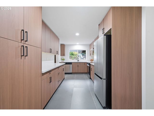 7185 Sw LESLIE St, Portland, OR 97223