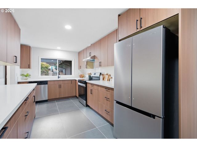 7185 Sw LESLIE St, Portland, OR 97223