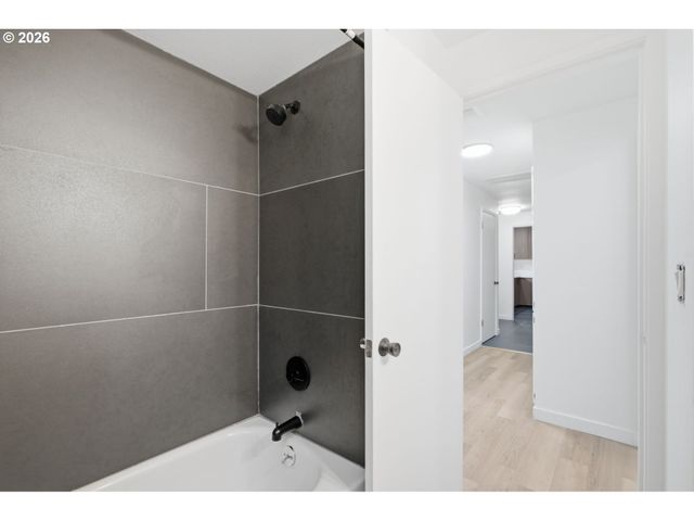 7185 Sw LESLIE St, Portland, OR 97223