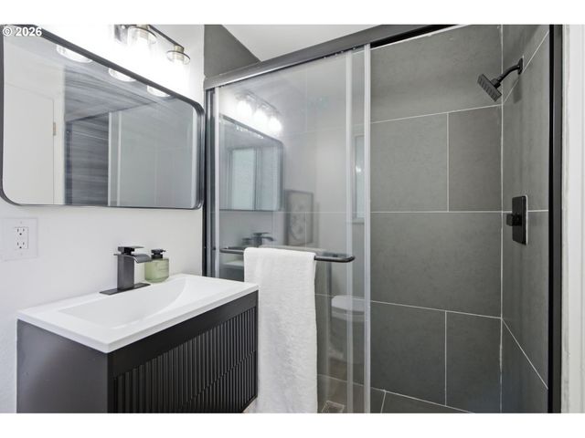 7185 Sw LESLIE St, Portland, OR 97223