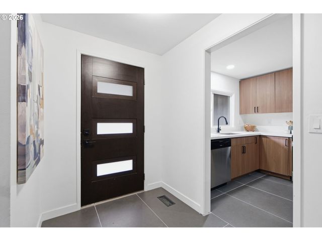 7185 Sw LESLIE St, Portland, OR 97223