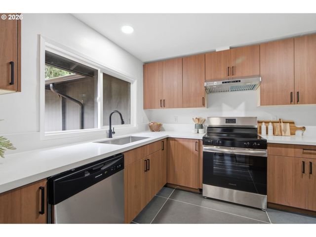 7185 Sw LESLIE St, Portland, OR 97223