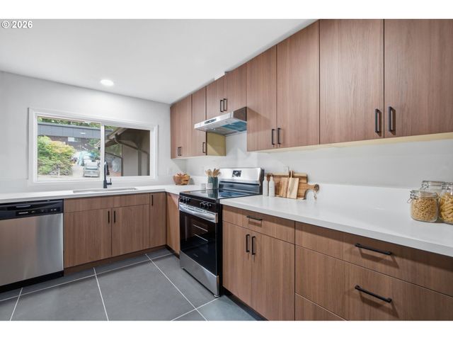 7185 Sw LESLIE St, Portland, OR 97223