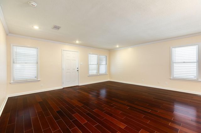 114 Tarpon Avenue, Galveston, TX 77550