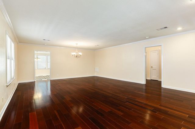 114 Tarpon Avenue, Galveston, TX 77550