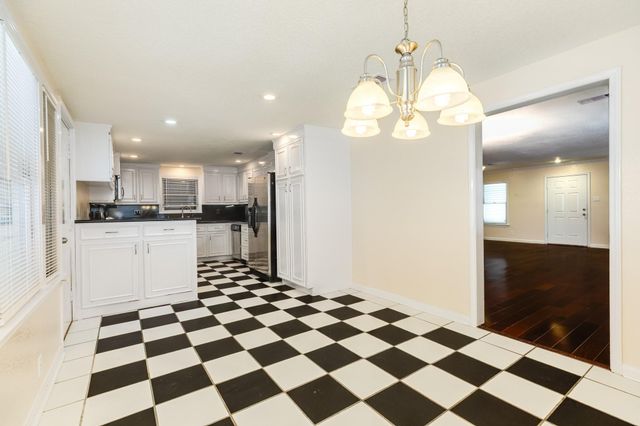 114 Tarpon Avenue, Galveston, TX 77550