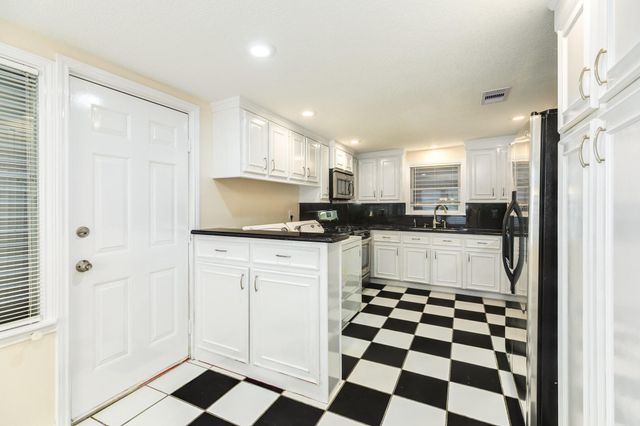 114 Tarpon Avenue, Galveston, TX 77550