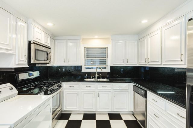 114 Tarpon Avenue, Galveston, TX 77550
