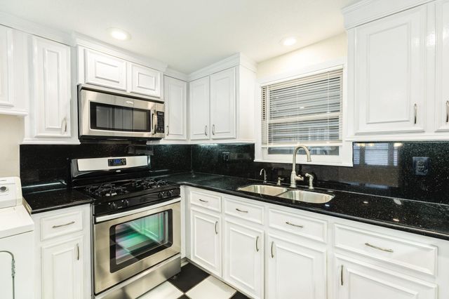 114 Tarpon Avenue, Galveston, TX 77550