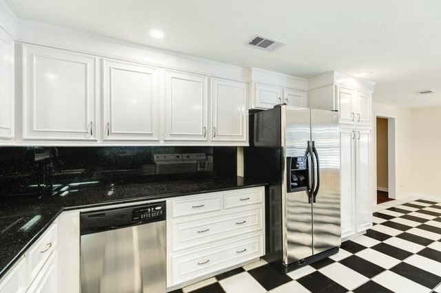 114 Tarpon Avenue, Galveston, TX 77550