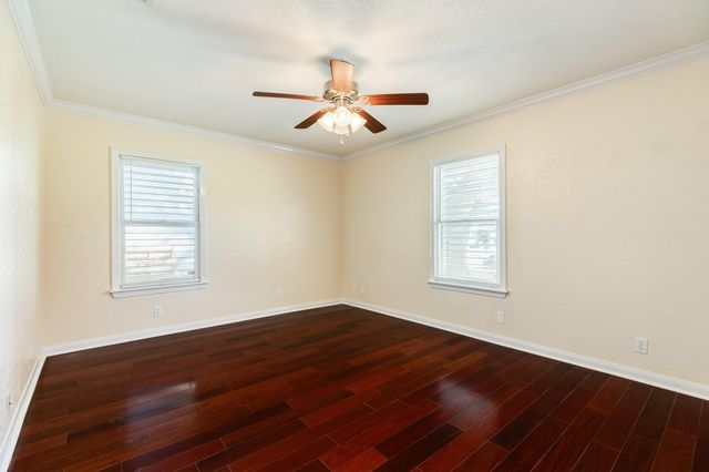 114 Tarpon Avenue, Galveston, TX 77550