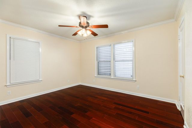 114 Tarpon Avenue, Galveston, TX 77550