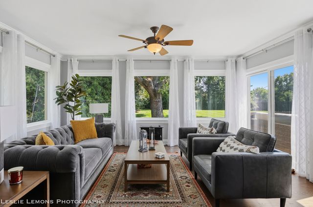 386 Hoyer Court, Naperville, IL 60565